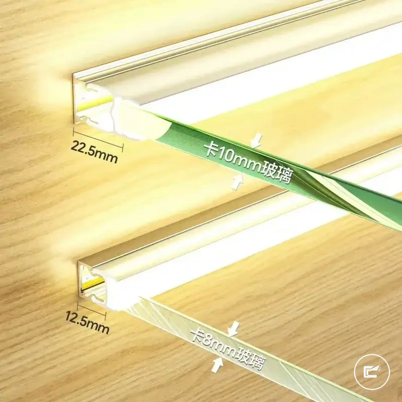 Luz LED con clip para balda de cristal en librería, expositor y vitrina